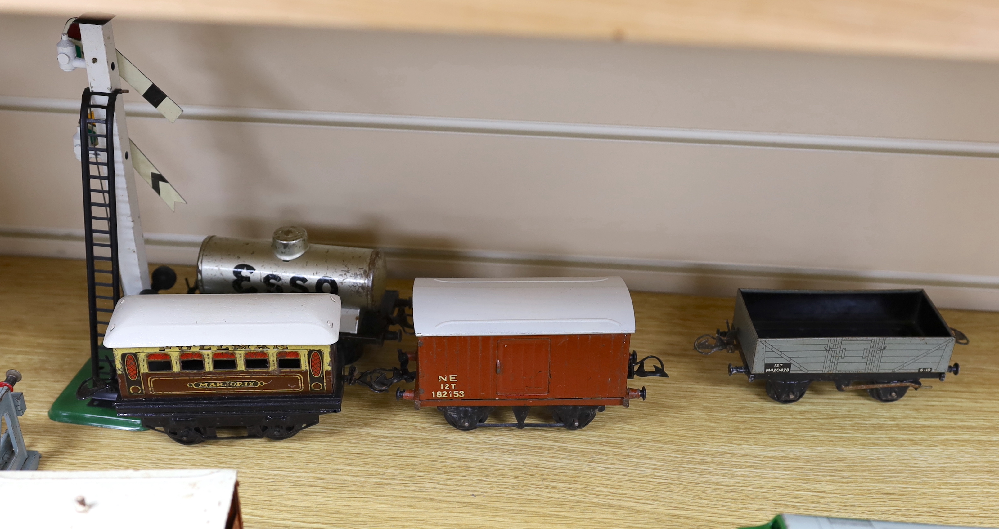 Thirteen Hornby 0 gauge tinplate items including; a clockwork 0-4-0 tender loco, 60199, a 20v electric 0-4-0T loco, 2270, an electric 0-4-0 diesel loco by another maker, marked Made in Great Britain, together with seven